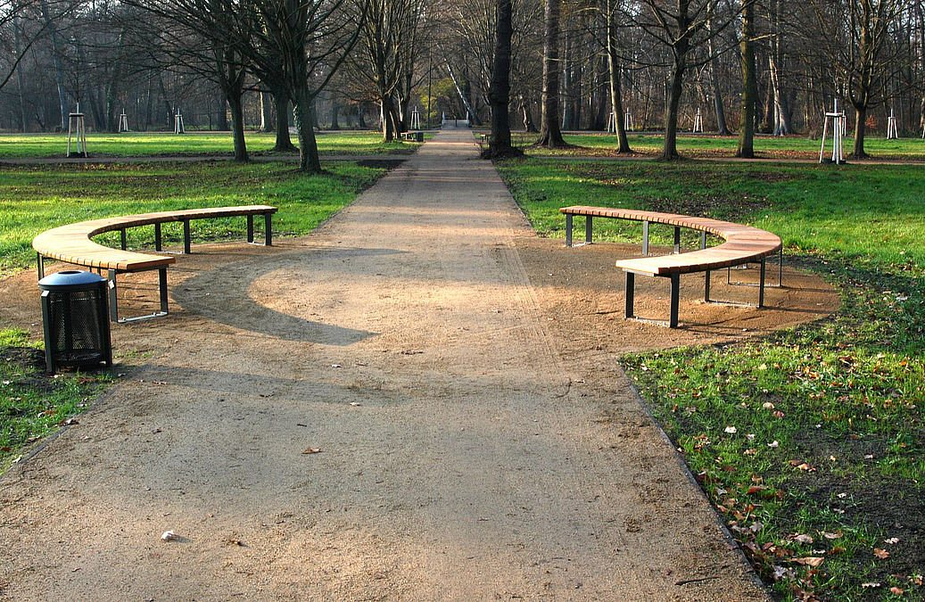 Die Rundbänke an der Lindenallee wurden im Herbst 2020 aufgestellt