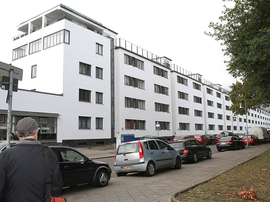 Weiße Häuserzeile