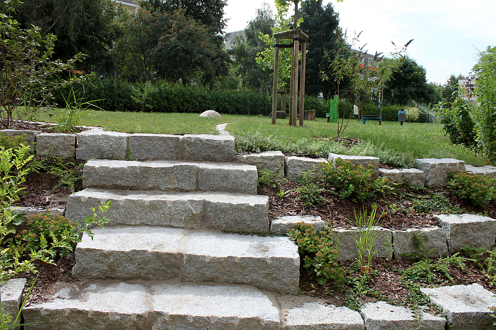 Treppe zur Terrasse vor dem Souterrain