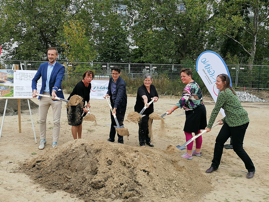 Menschen Schaufeln Sand