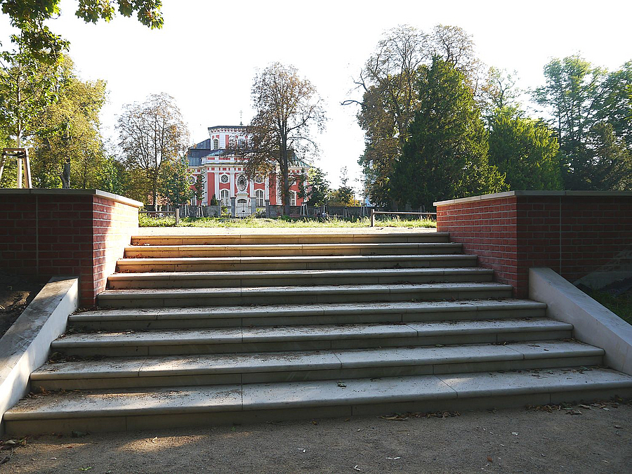 Neue westliche Treppenanlage nach archäologischen Befunden