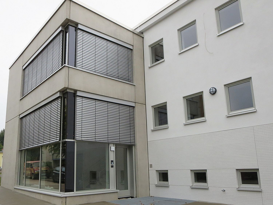 Eingang mit Zugang zum Aufzug