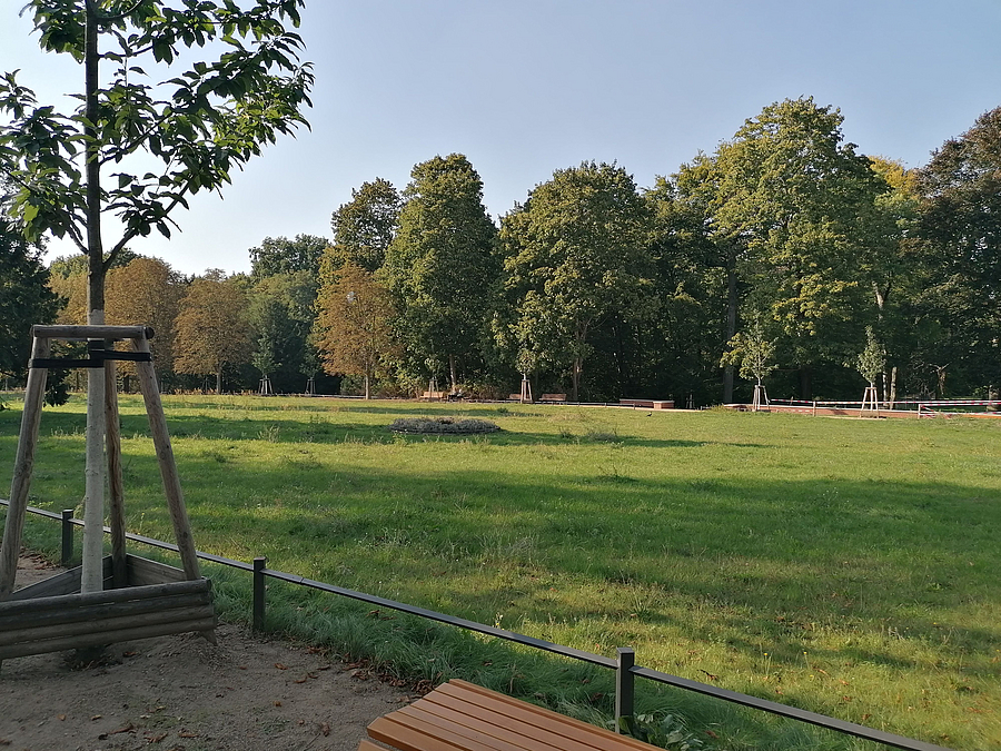 Blick von der südlichen Kastanienallee über das Schlossparterre