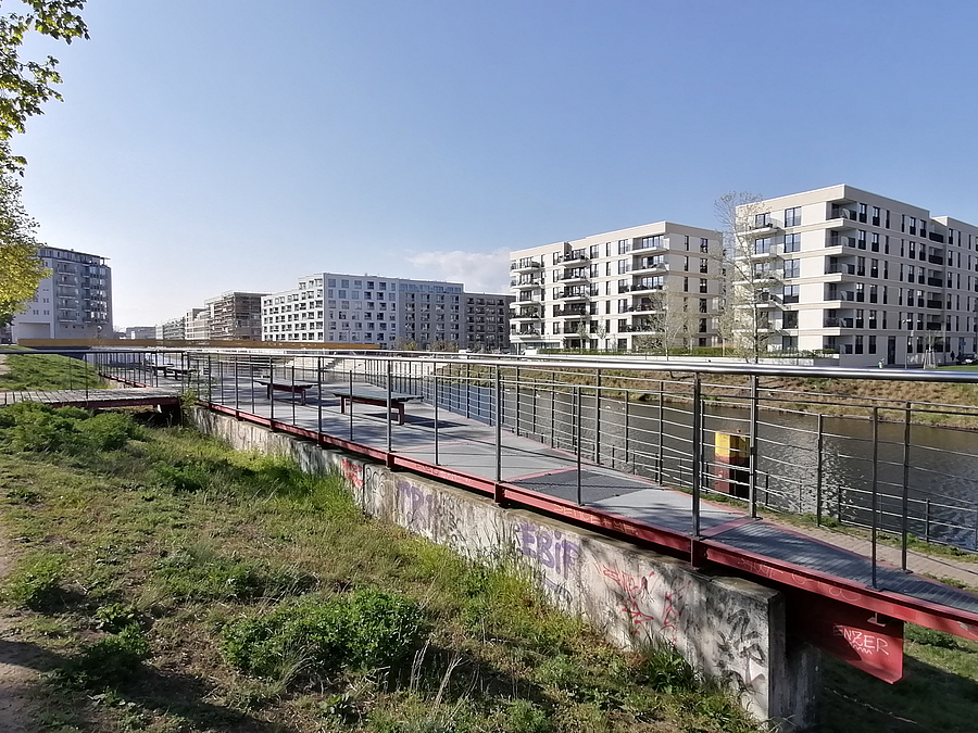 Blick über Kanal auf neues Quartier