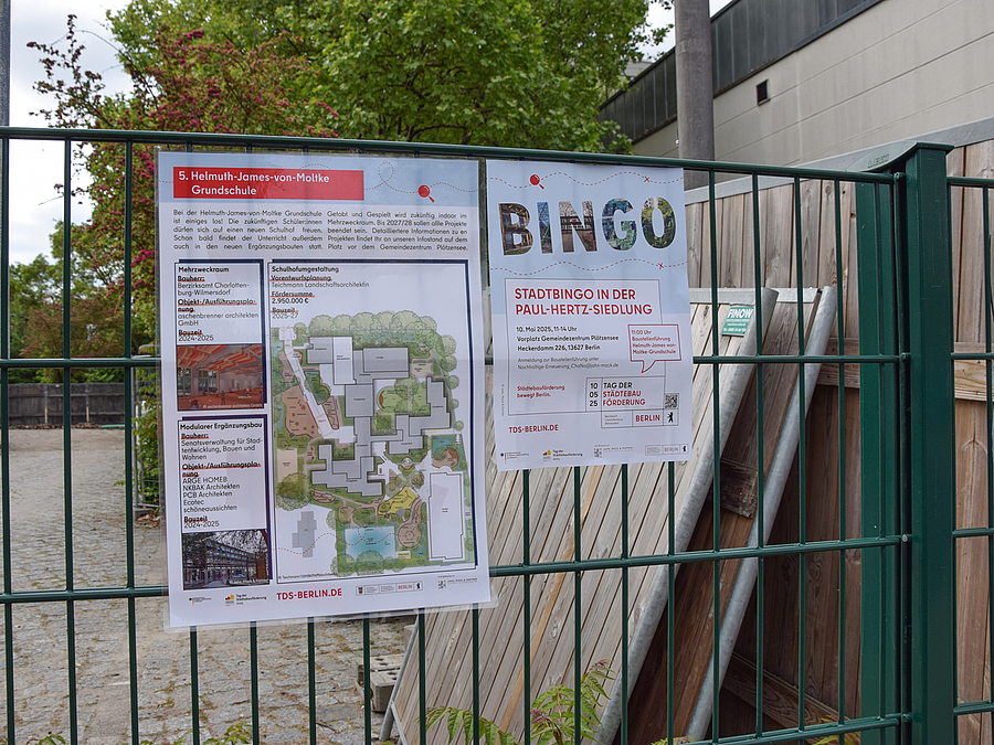 Kiezbingo am Tag der Städtebauförderung Plakat Kiezbingo und Lageplan der Moltke-GS mit Freiflächen am Zaun