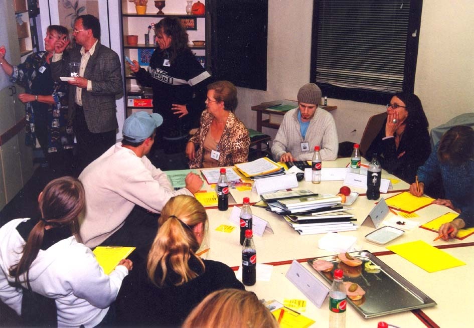 Diskussion der Jury über die Projekte. 11/2004