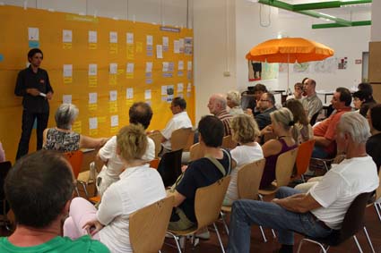 Zuschauer im Forum, Ideenskizzen an der Wand