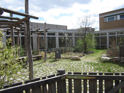 Angrenzend an den Schulgarten wurde ein ruhiger Ort für alle geschaffen